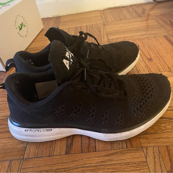 APL Techloom Pro Sneakers in Metallic Black/White Size 6.5 - Picture 4 of 10
